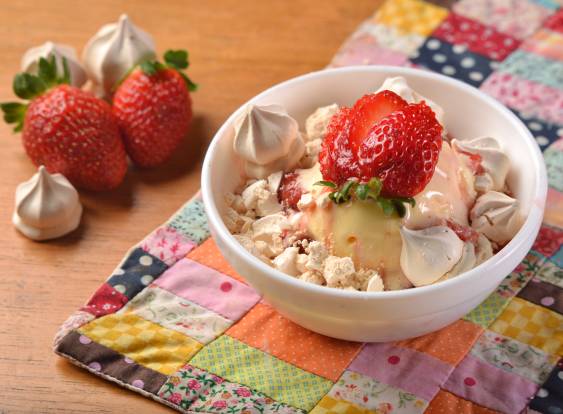 STRAWBERRY OZZY ICE CREAM